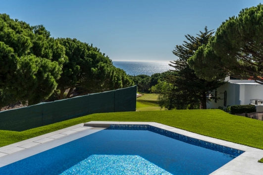 Villa's en halfopen bebouwingen in Cabopino Marbella